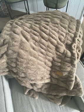 Large Desert Dune Lola Blanket